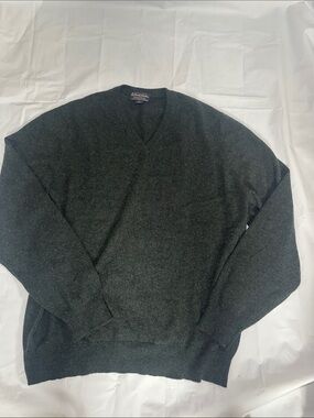 ✨ Vintage Brooks Brothers 100% Scottish Cashmere Sweater ✨
Men’s XXL 💚🩶